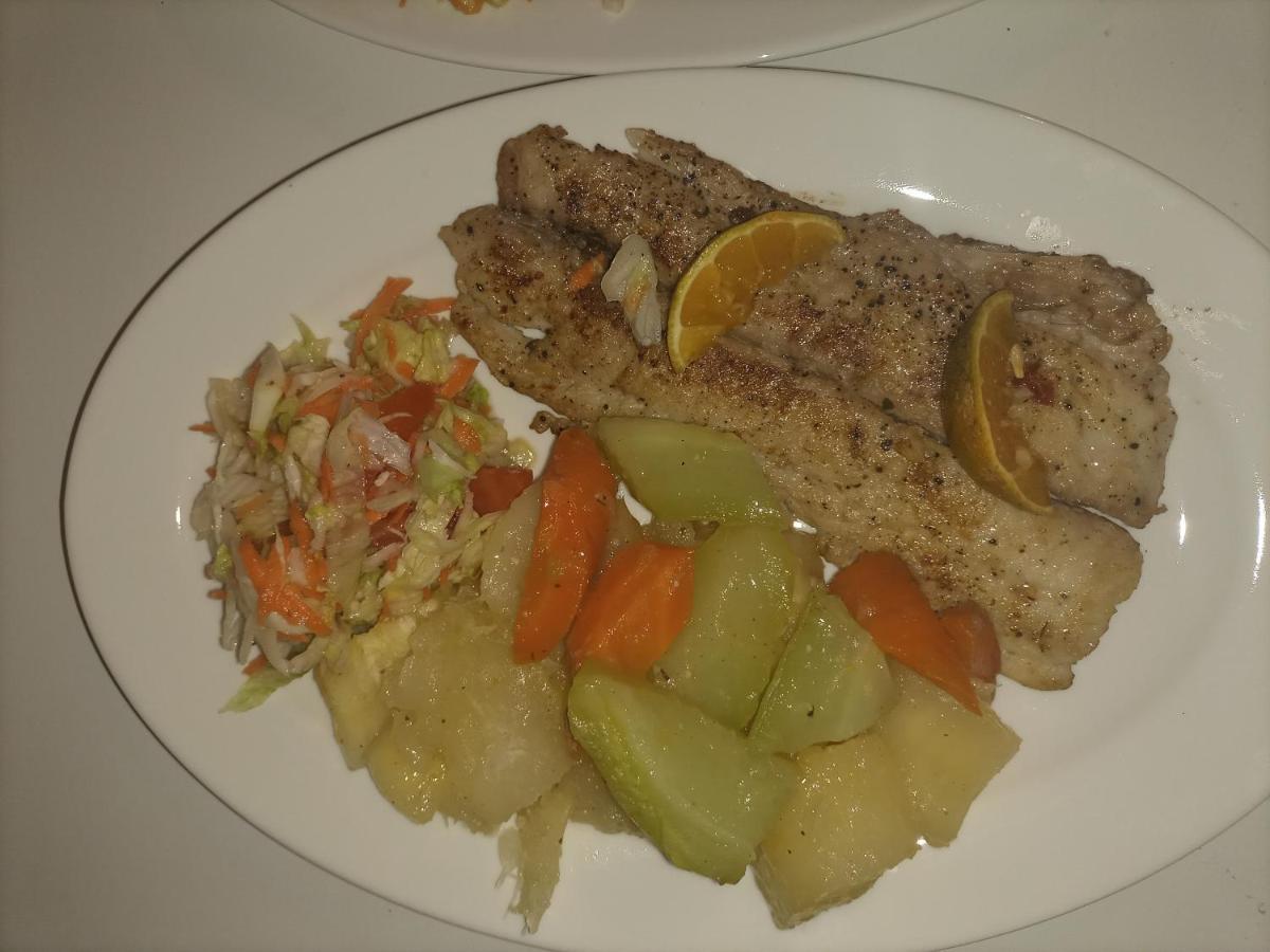 Hostal Y Restaurante Los Tecales La Coca ภายนอก รูปภาพ