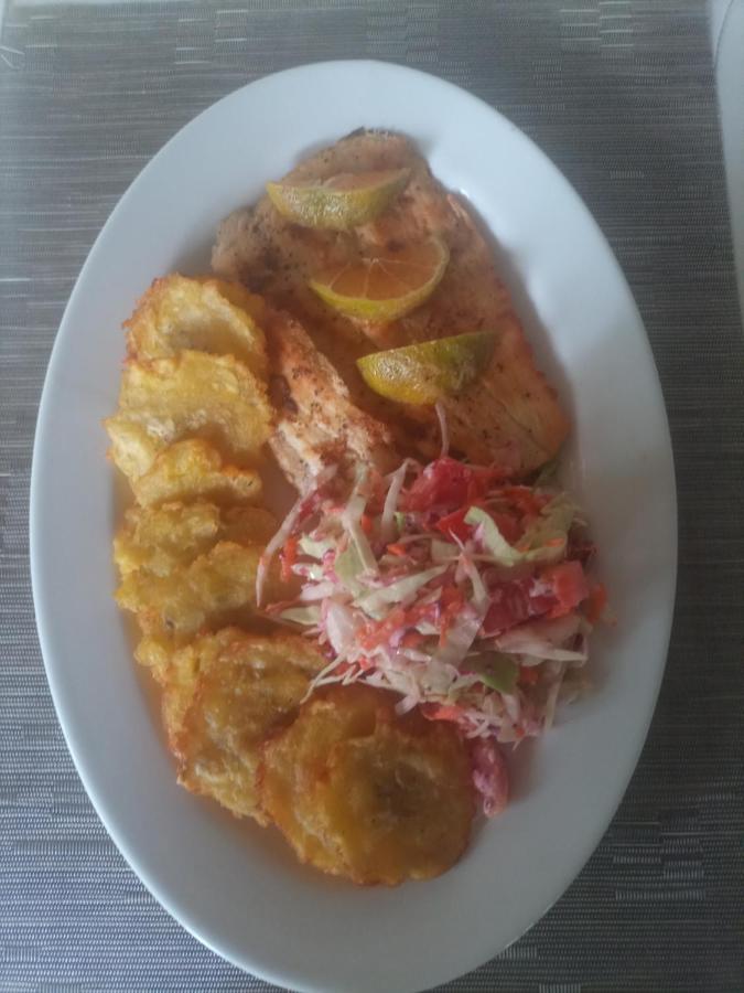 Hostal Y Restaurante Los Tecales La Coca ภายนอก รูปภาพ