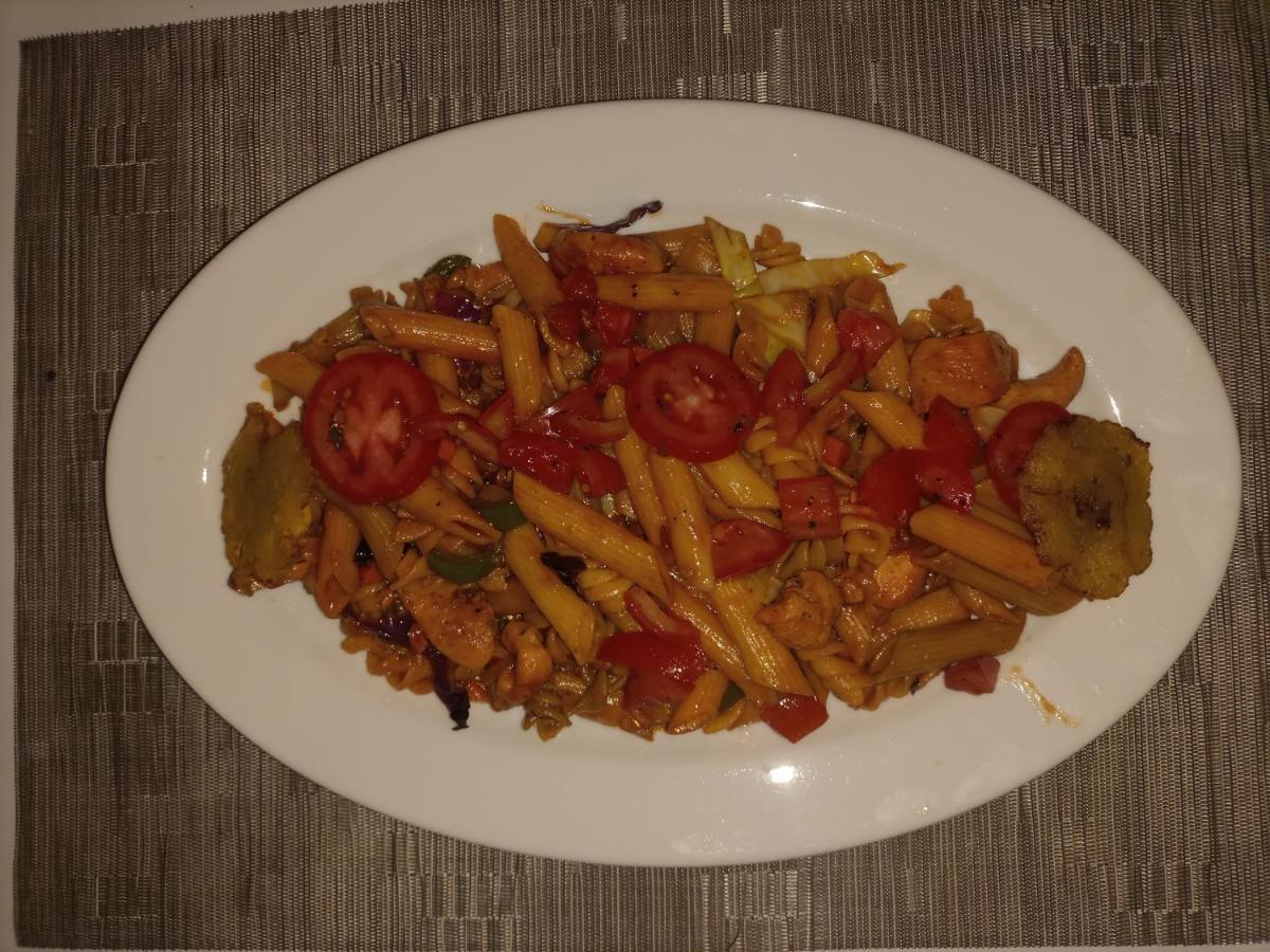 Hostal Y Restaurante Los Tecales La Coca ภายนอก รูปภาพ