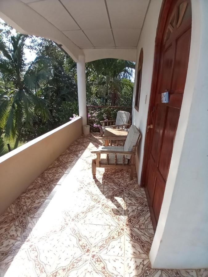Hostal Y Restaurante Los Tecales La Coca ภายนอก รูปภาพ