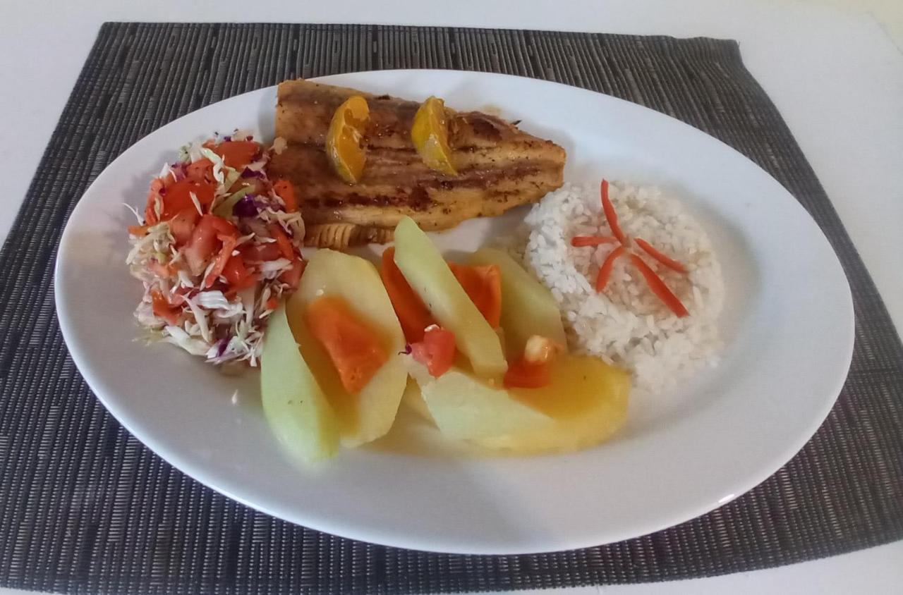Hostal Y Restaurante Los Tecales La Coca ภายนอก รูปภาพ